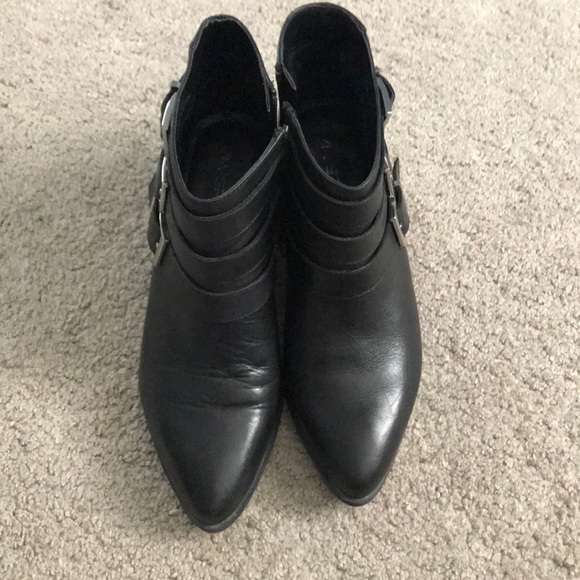 Via Spiga black leather ankle booties 7.5 - Picture 2 of 5